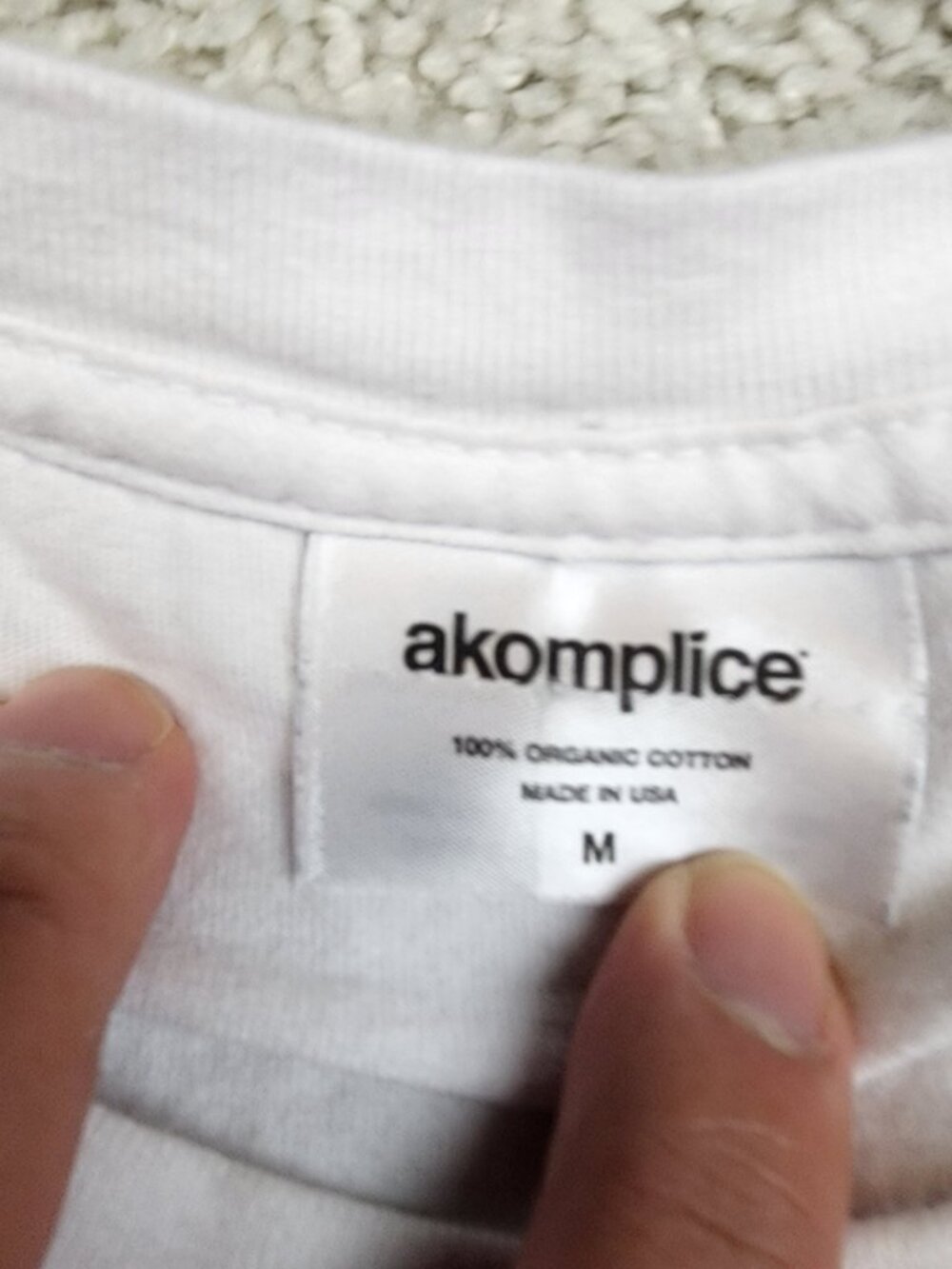 Akomplice Synchrodogs Short Sleeve Size Medium M Shirt White USA small Stain - Picture 5 of 7